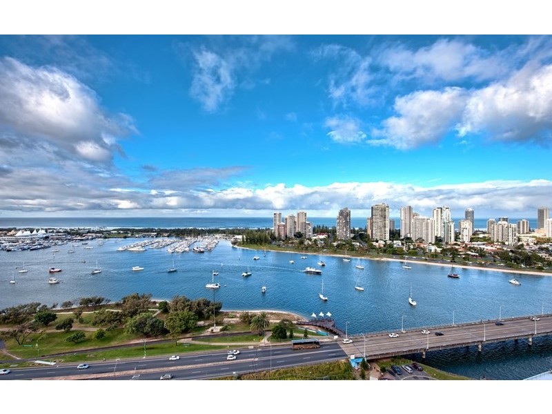 4 Como Crescent, Southport QLD 4215