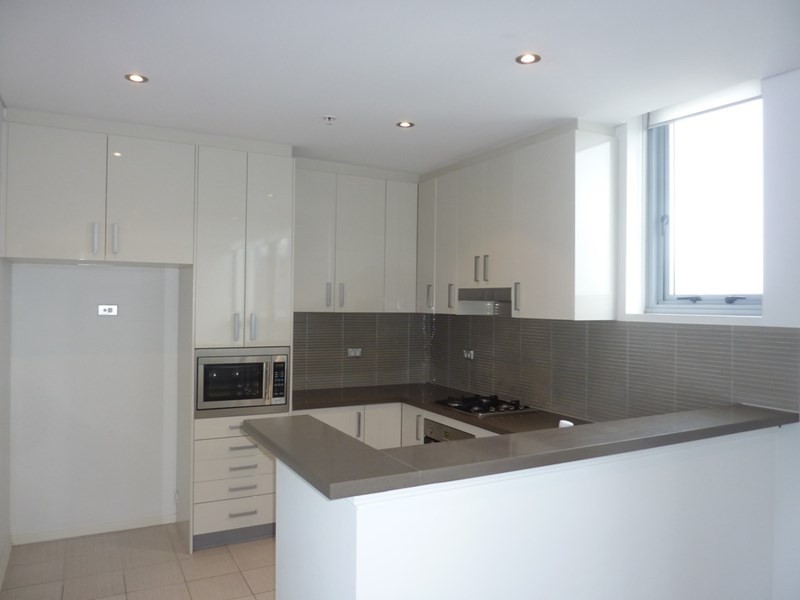 4 Como Crescent, Southport QLD 4215