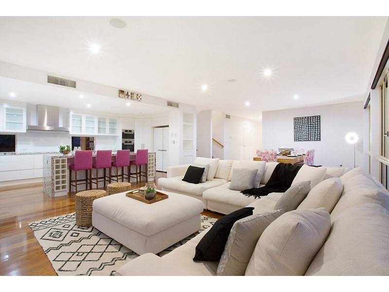 26 Chevron Rise, Highland Park QLD 4211