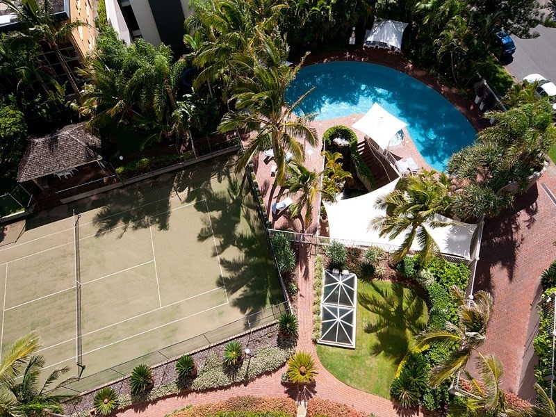 3 Cunningham Avenue, Main Beach QLD 4217