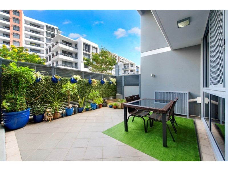 4 Como Crescent, Southport QLD 4215