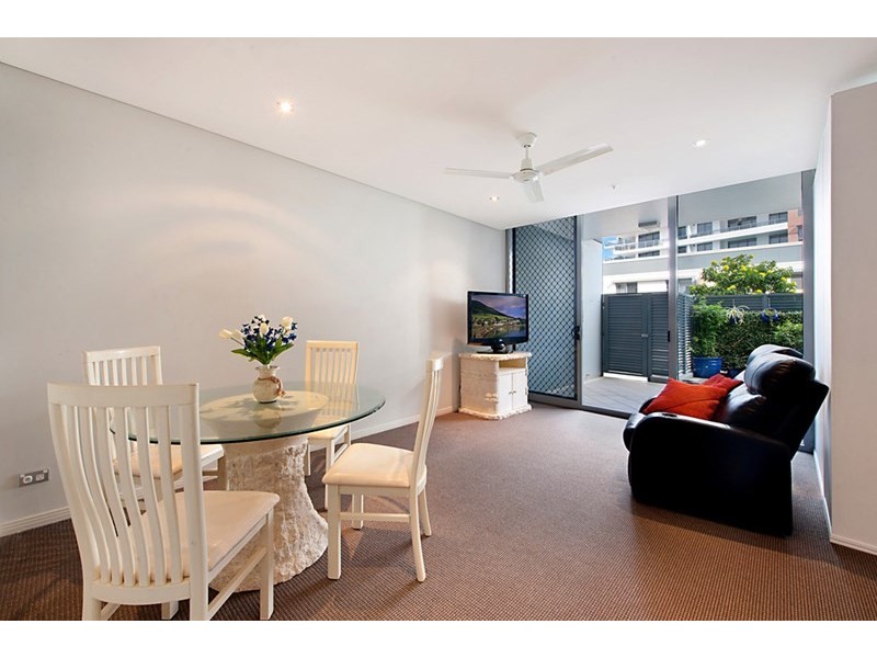 4 Como Crescent, Southport QLD 4215