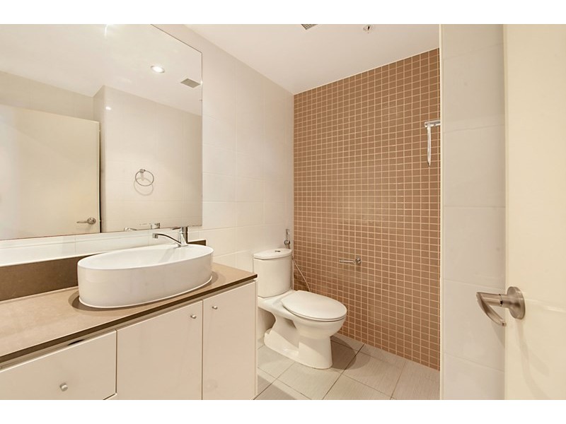 4 Como Crescent, Southport QLD 4215