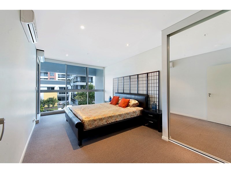 4 Como Crescent, Southport QLD 4215