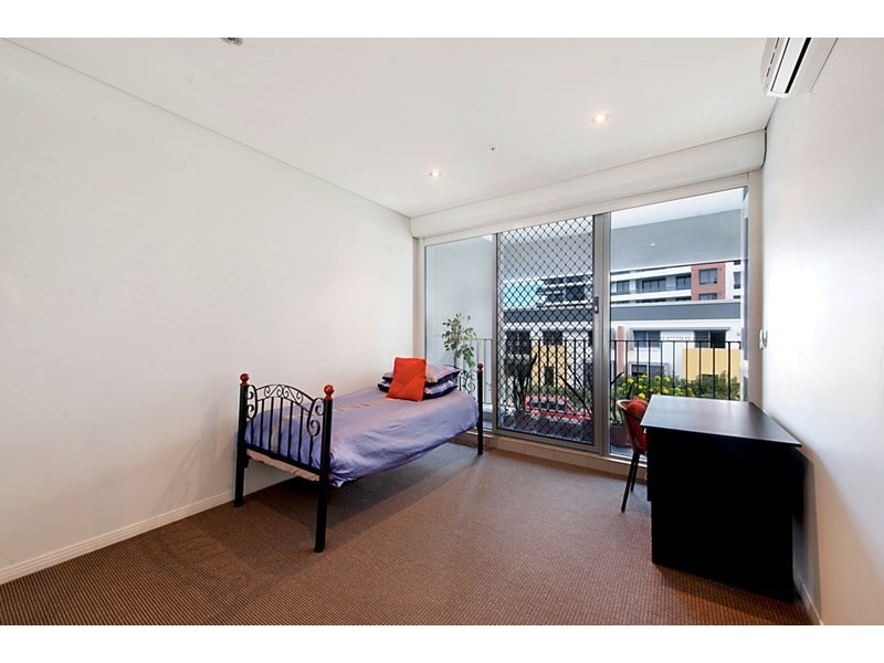 4 Como Crescent, Southport QLD 4215