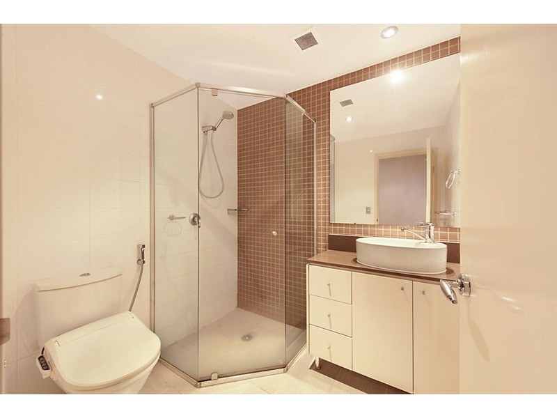 4 Como Crescent, Southport QLD 4215