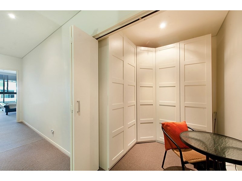 4 Como Crescent, Southport QLD 4215