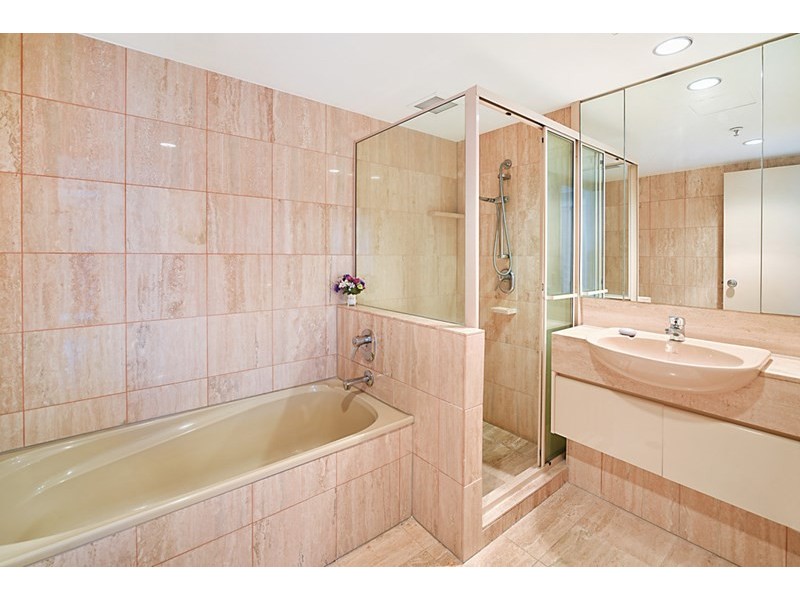 1 Serisier Avenue, Main Beach QLD 4217