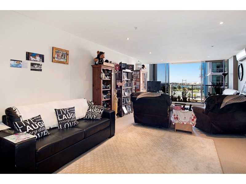 3 Como Crescent, Southport QLD 4215