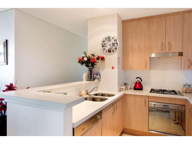 3 Como Crescent, Southport QLD 4215