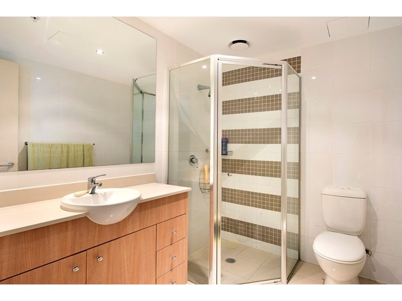 3 Como Crescent, Southport QLD 4215