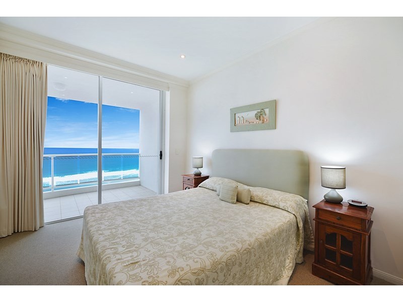 5 Woodroffe Avenue, Main Beach QLD 4217