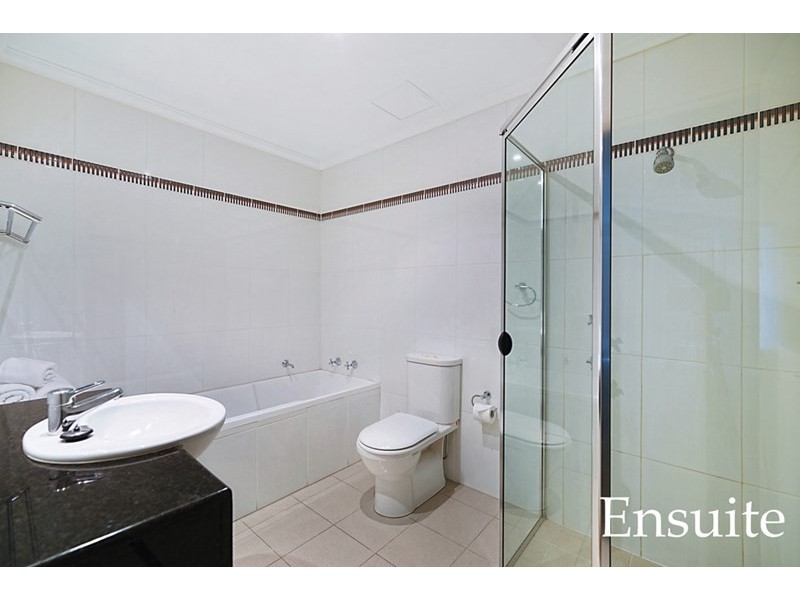 5 Woodroffe Avenue, Main Beach QLD 4217