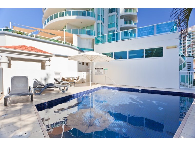 5 Woodroffe Avenue, Main Beach QLD 4217