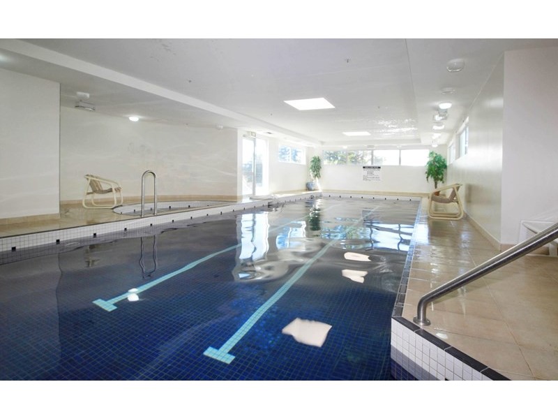 5 Woodroffe Avenue, Main Beach QLD 4217