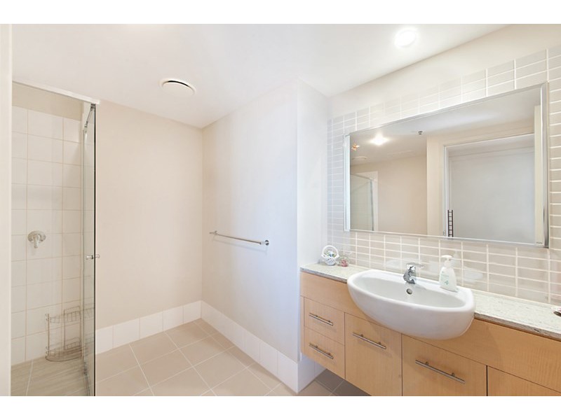 165/105 Scarborough Street, Southport QLD 4215