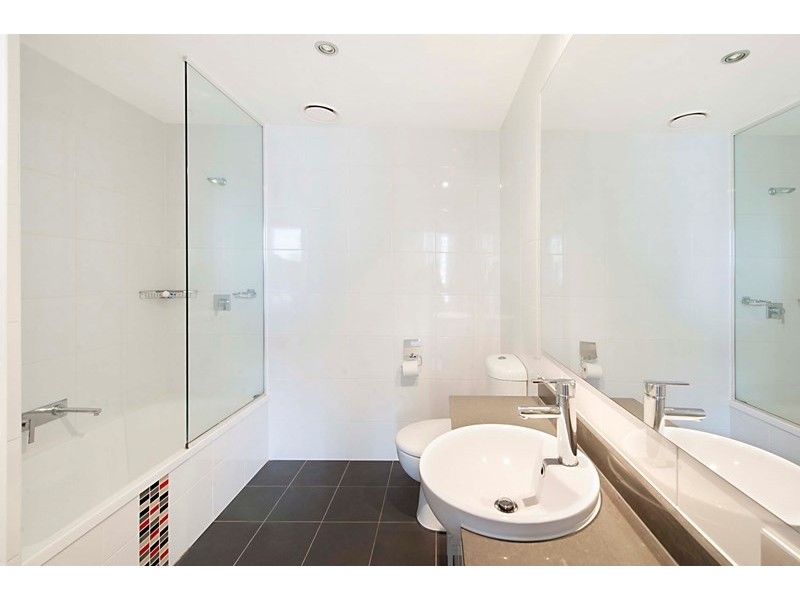 2 Aqua Street, Southport QLD 4215