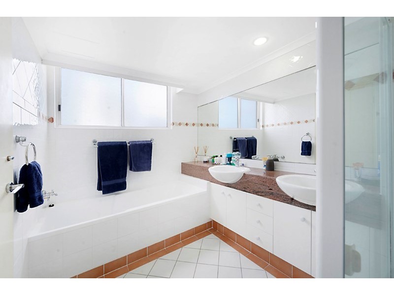 59 Pacific Street, Main Beach QLD 4217