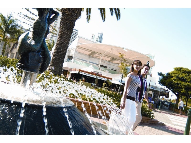 59 Pacific Street, Main Beach QLD 4217