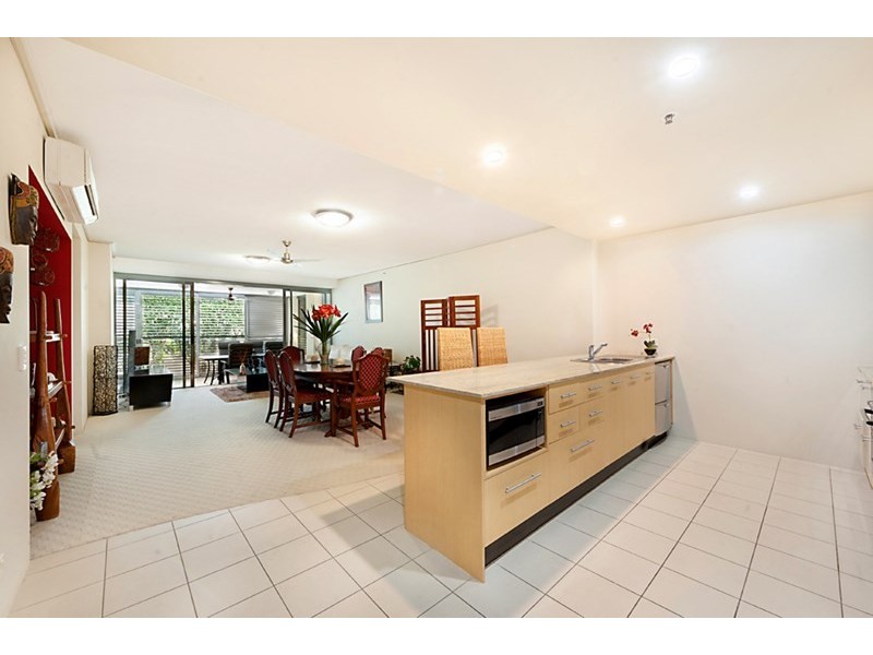 102/105 Scarborough Street, Southport QLD 4215