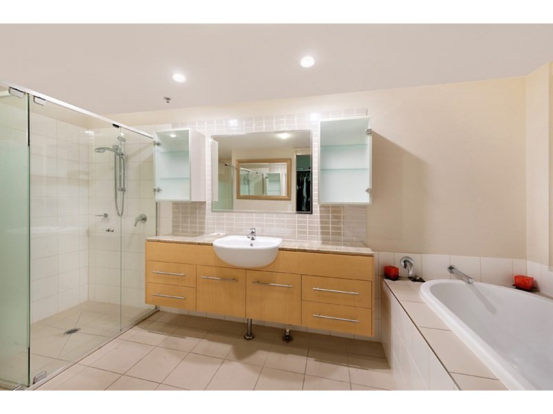 102/105 Scarborough Street, Southport QLD 4215