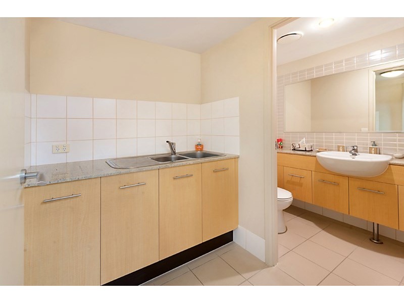 102/105 Scarborough Street, Southport QLD 4215