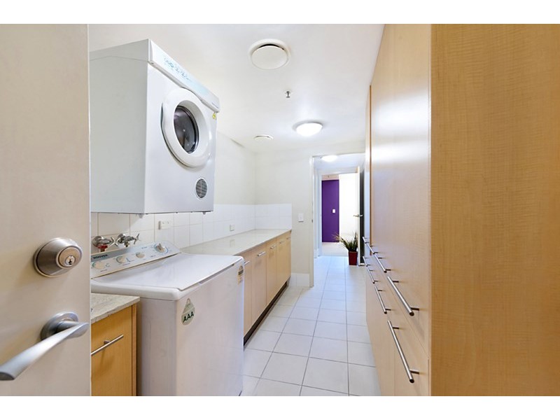 102/105 Scarborough Street, Southport QLD 4215