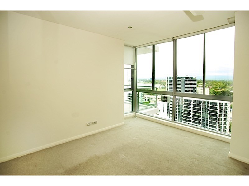 1 Como Crescent, Southport QLD 4215