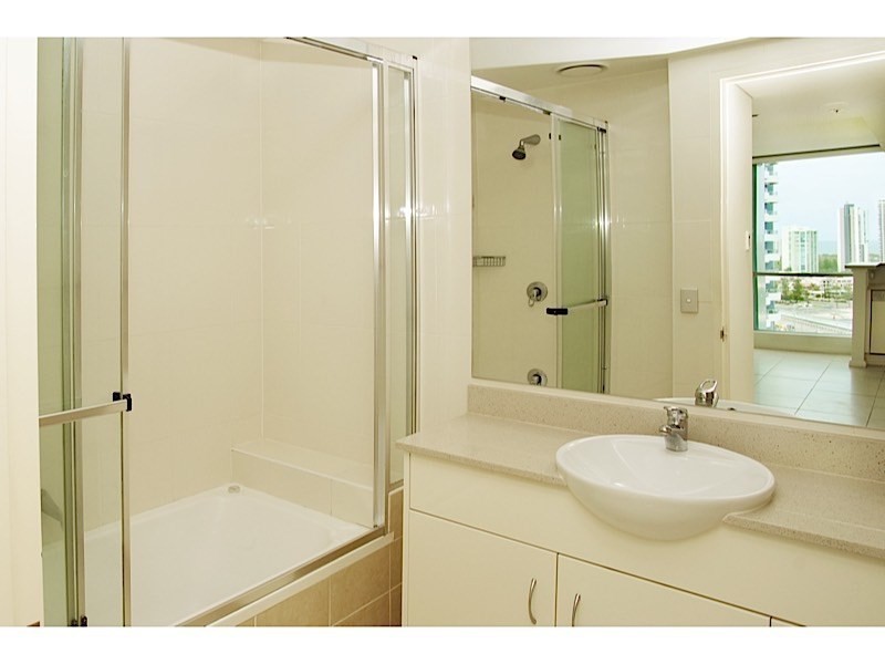1 Como Crescent, Southport QLD 4215