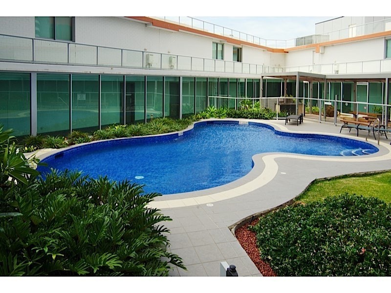 1 Como Crescent, Southport QLD 4215