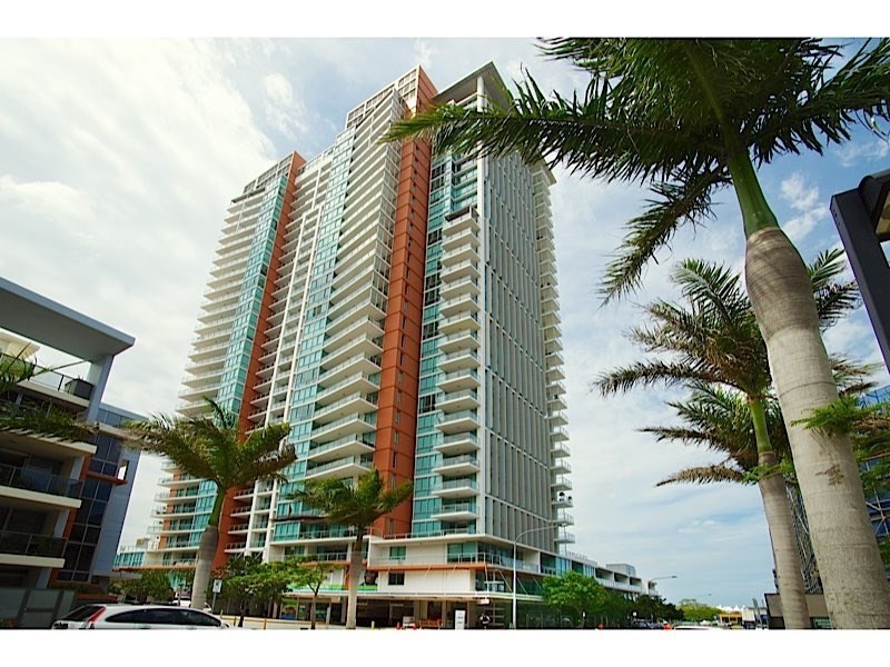 1 Como Crescent, Southport QLD 4215