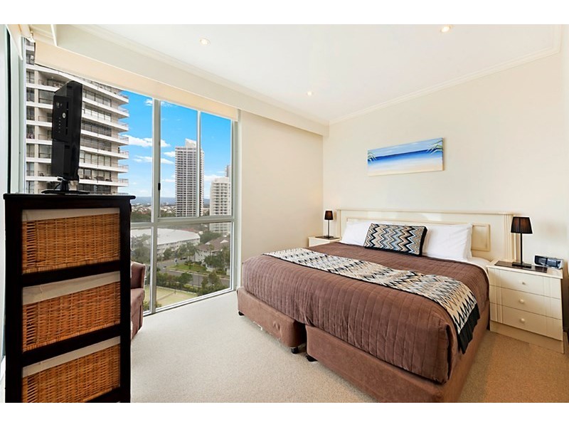 5 Woodroffe Avenue, Main Beach QLD 4217