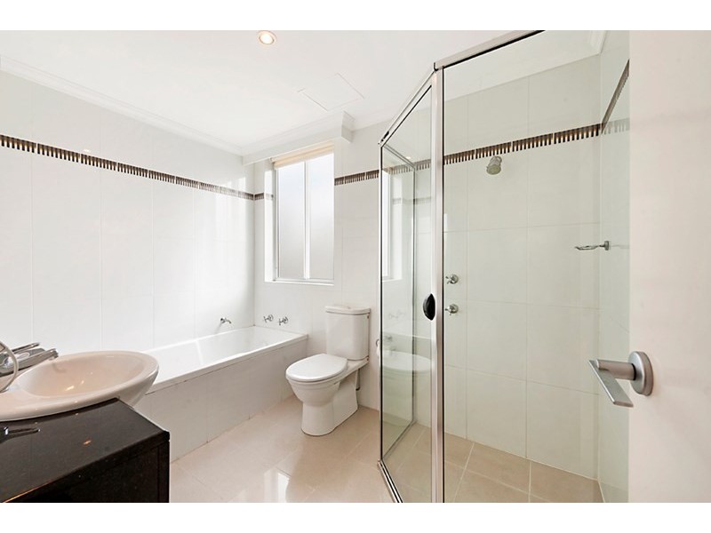 5 Woodroffe Avenue, Main Beach QLD 4217
