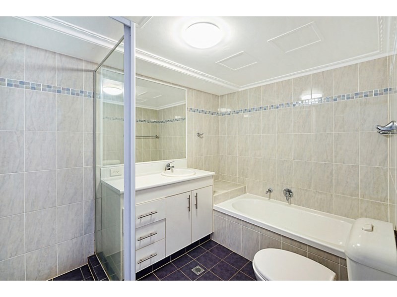 19E/4 Old Burleigh Road, Surfers Paradise QLD 4217