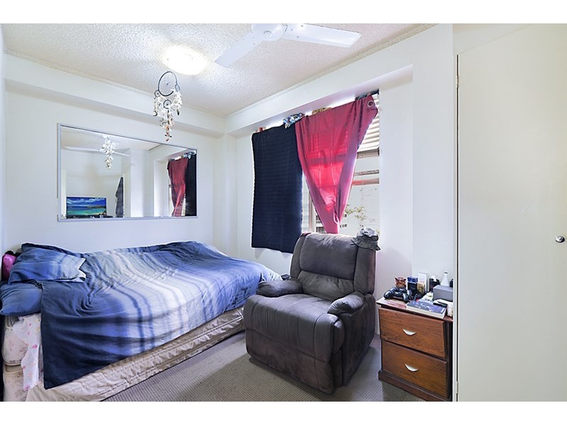 17/15 Pacific Street, Main Beach QLD 4217