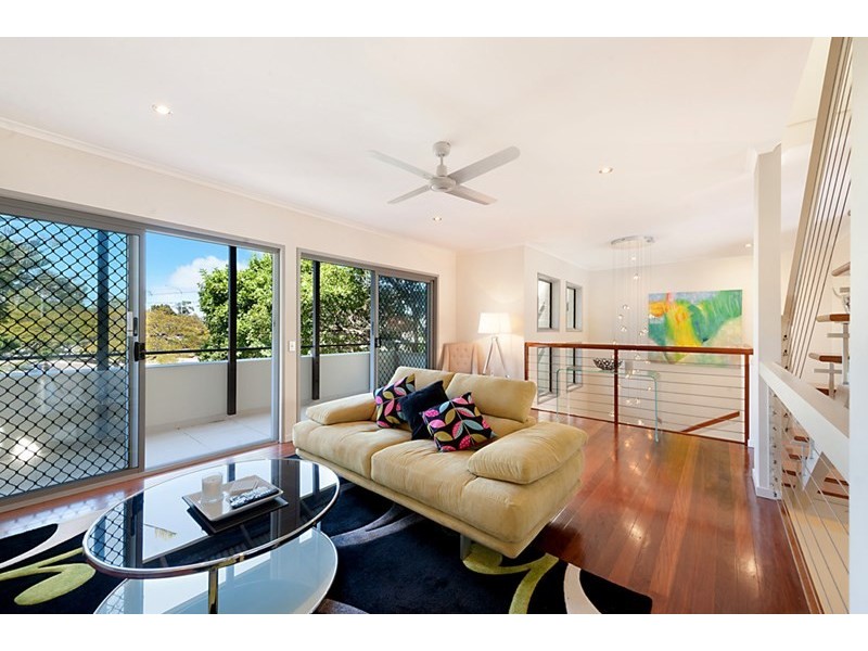 2/55 Cronin Avenue, Main Beach QLD 4217