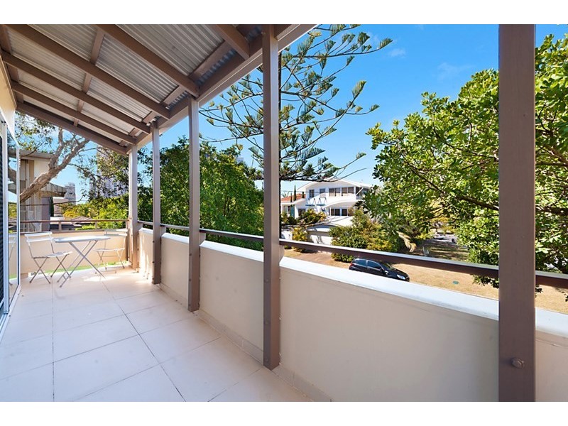 2/55 Cronin Avenue, Main Beach QLD 4217