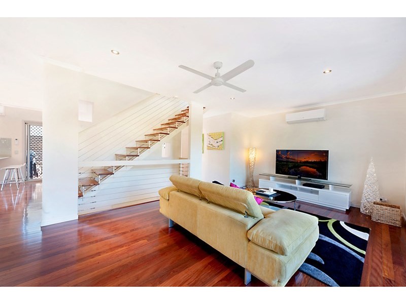 2/55 Cronin Avenue, Main Beach QLD 4217