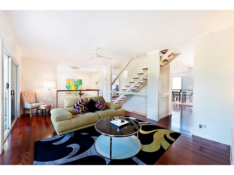 2/55 Cronin Avenue, Main Beach QLD 4217