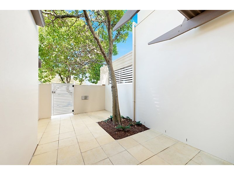 2/55 Cronin Avenue, Main Beach QLD 4217
