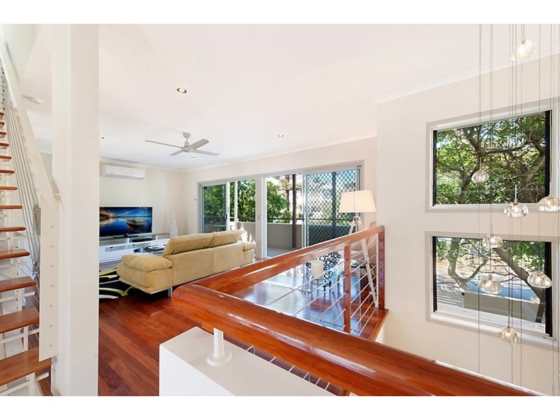 2/55 Cronin Avenue, Main Beach QLD 4217