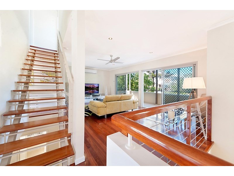 2/55 Cronin Avenue, Main Beach QLD 4217