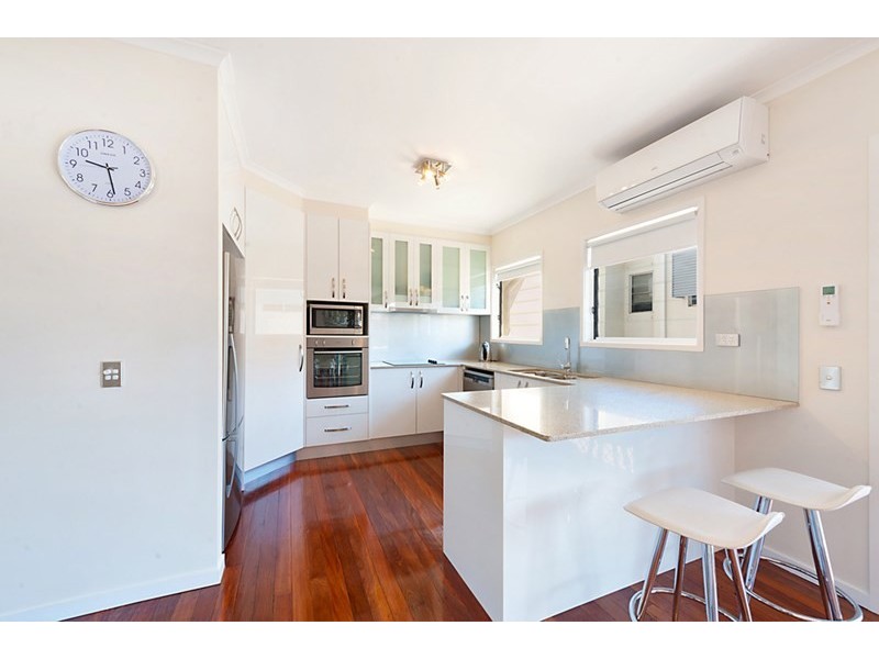 2/55 Cronin Avenue, Main Beach QLD 4217