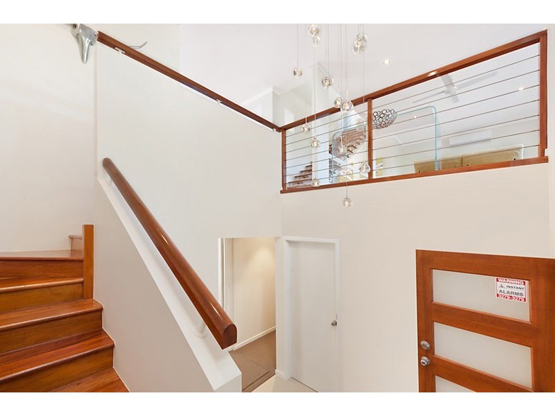 2/55 Cronin Avenue, Main Beach QLD 4217