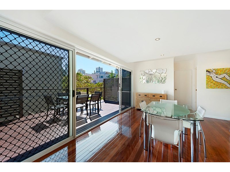 2/55 Cronin Avenue, Main Beach QLD 4217