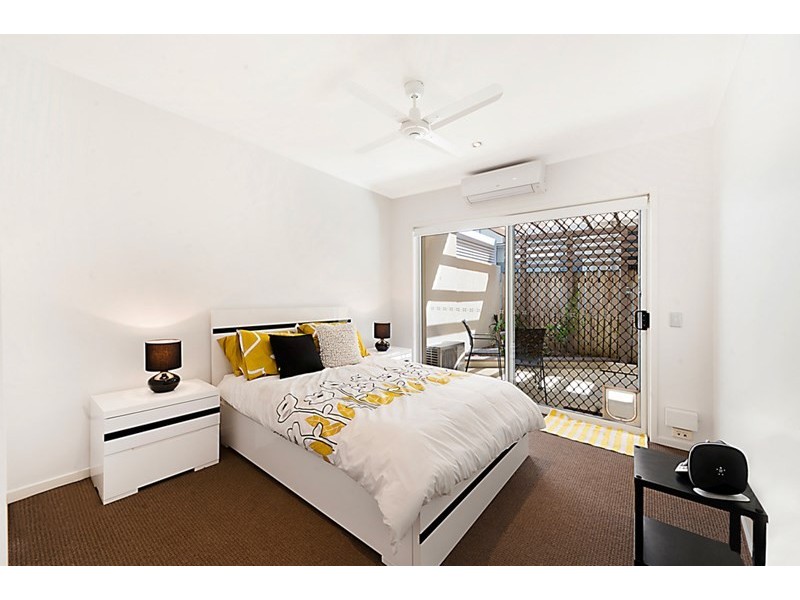 2/55 Cronin Avenue, Main Beach QLD 4217