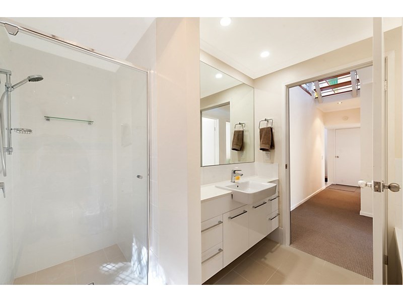 2/55 Cronin Avenue, Main Beach QLD 4217