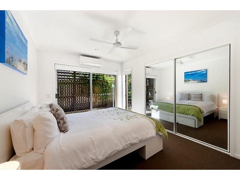 2/55 Cronin Avenue, Main Beach QLD 4217