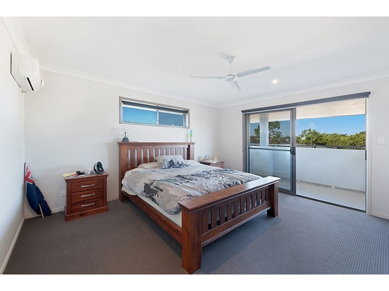 16 Harriet Lane, Oxenford QLD 4210