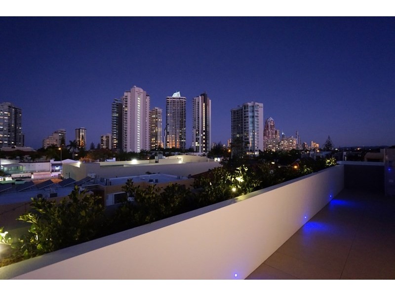 50 Woodroffe Avenue, Main Beach QLD 4217